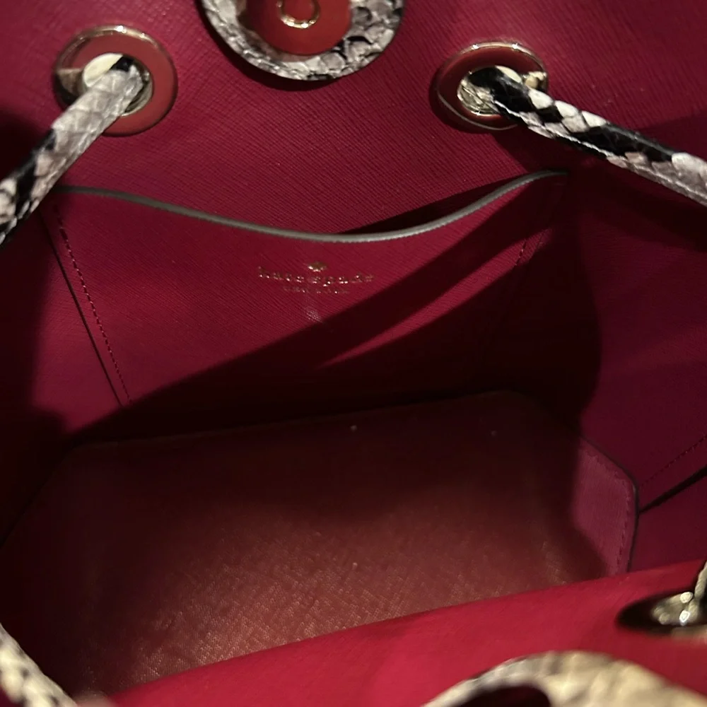 Kate Spade Bucket Bag with Snakeskin Pattern with Matching Wallet - Picture 6 of 7